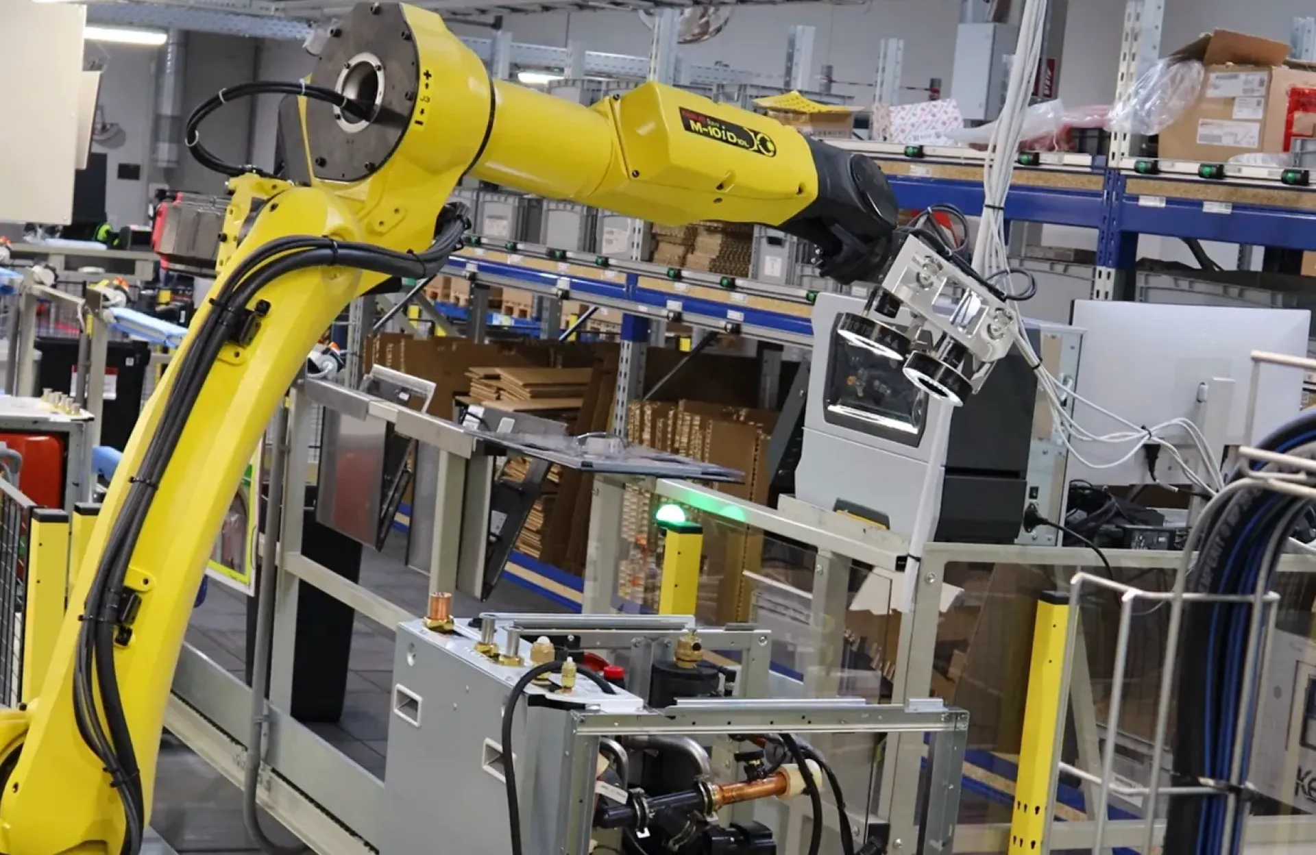 Multikamerová inspekce tepelného čerpadla pomocí robota a AI algoritmů