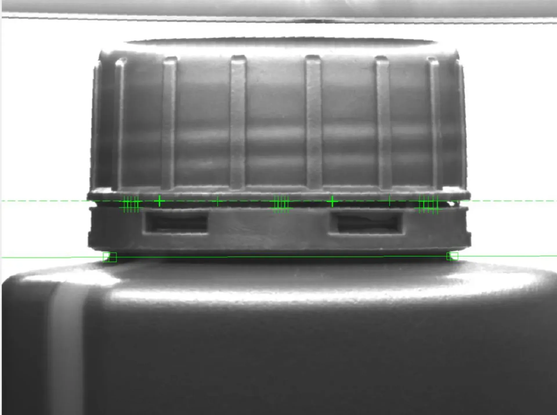 Automatizovaná kontrola správné polohy víčka na lahvi