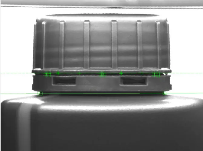 Automatizovaná kontrola správné polohy víčka na lahvi